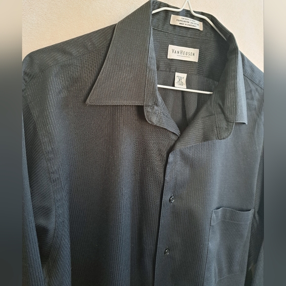 Mens Van Heusen Black Button Down Dress Shirt - Picture 6 of 8